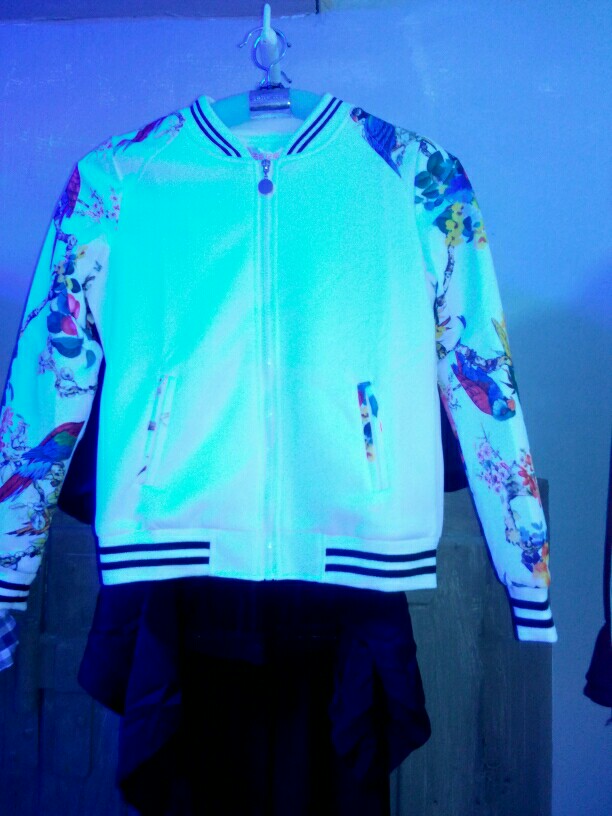 Blouson blanc fleuri pour femme