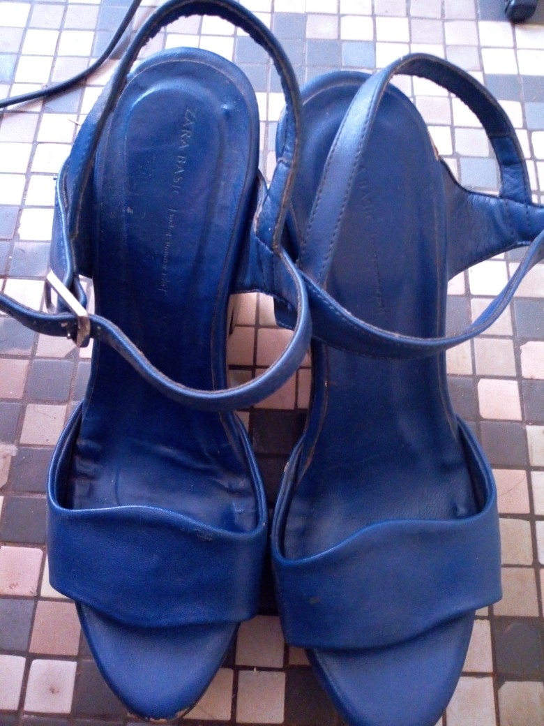 Seau + chaussures femme