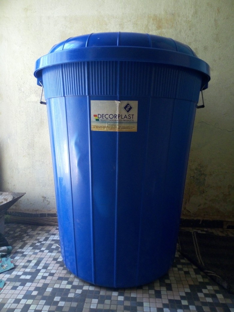 Seau + chaussures femme