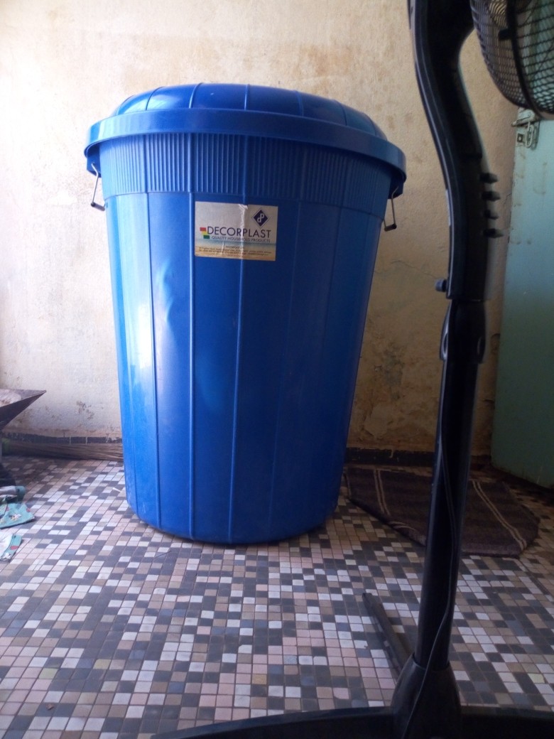 Seau + chaussures femme Seau + chaussures femme