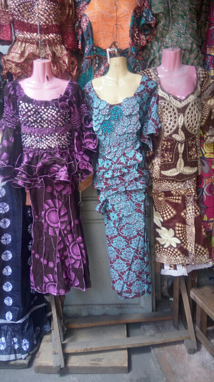Vêtements en Bazin