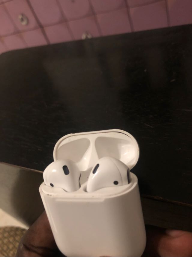 AirPods blancs