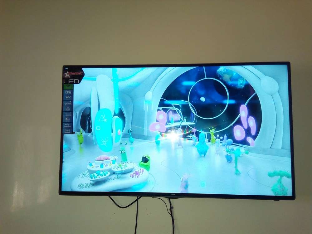 Ecran plat Led StarSat 43 Pouces