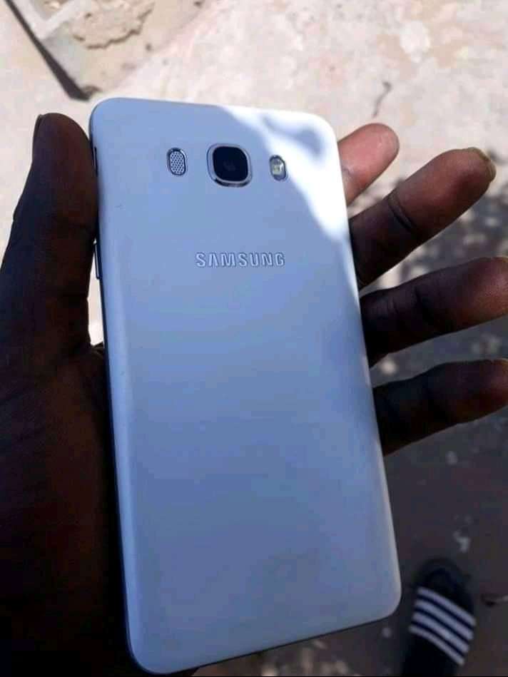 Samsung Galaxy J7
