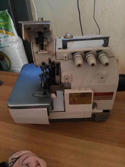 Machine à surfilage