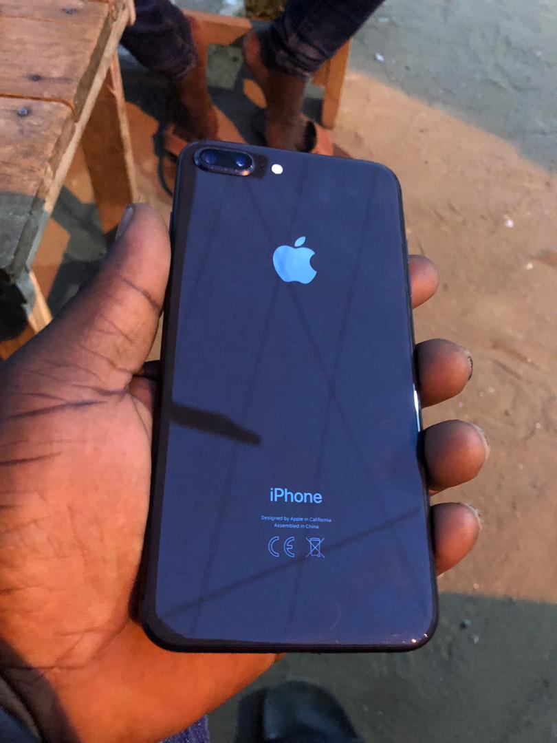 Apple iPhone 8 Plus - 32 gigas