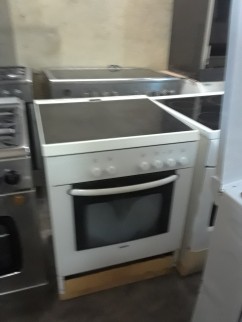 Cuisinière avec plaque vitrocéramique