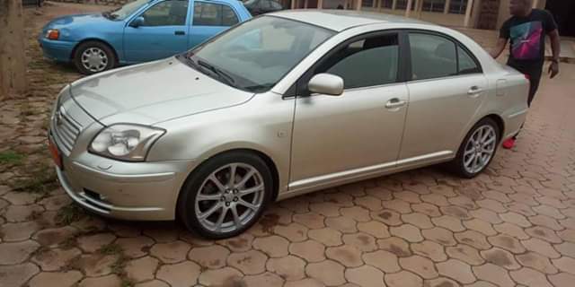 Toyota Avensis   2005