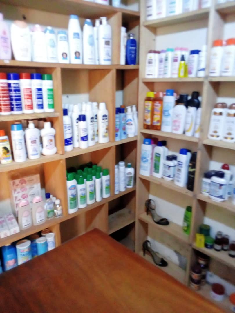 Fond de commerce d'une parfumerie, au marché ESSOS - Yaoundé Fond de commerce d'une parfumerie, au marché ESSOS - Yaoundé