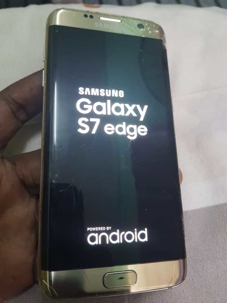 Samsung Galaxy S7 Edge Samsung Galaxy S7 Edge