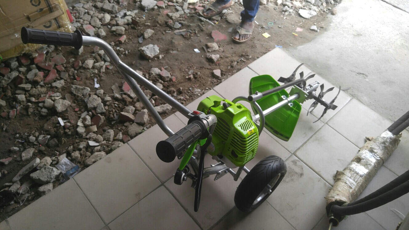 Machine agricole 3 en 1 Defricheusse-bineuse-labou Machine agricole 3 en 1 Defricheusse-bineuse-labou
