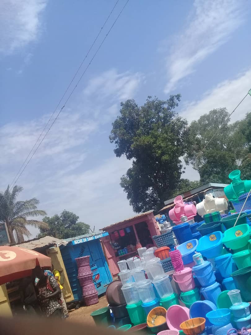 Vente de récipient et sceaux plastiques