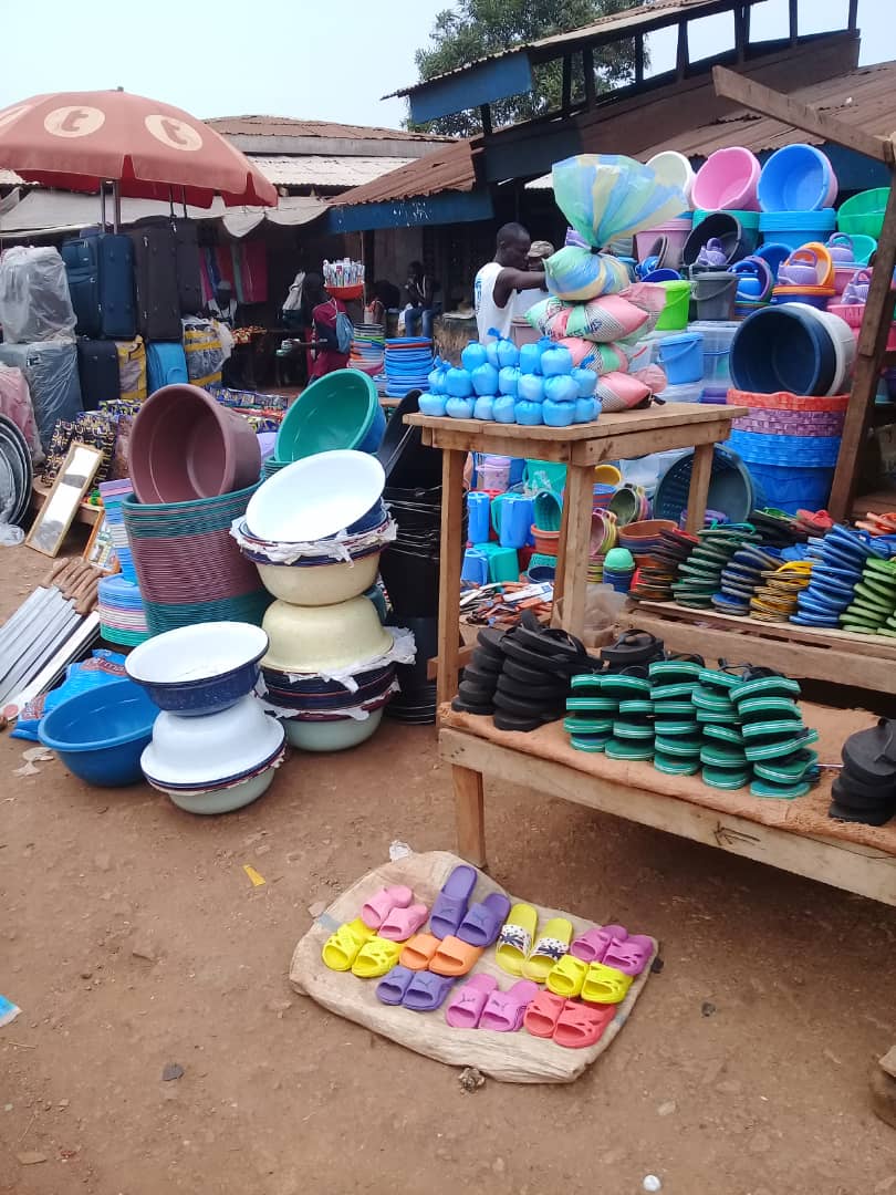 Vente des valises et bassines