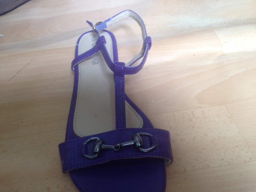SANDALES ET TAPETTE POUR FEMMES SANDALES ET TAPETTE POUR FEMMES
