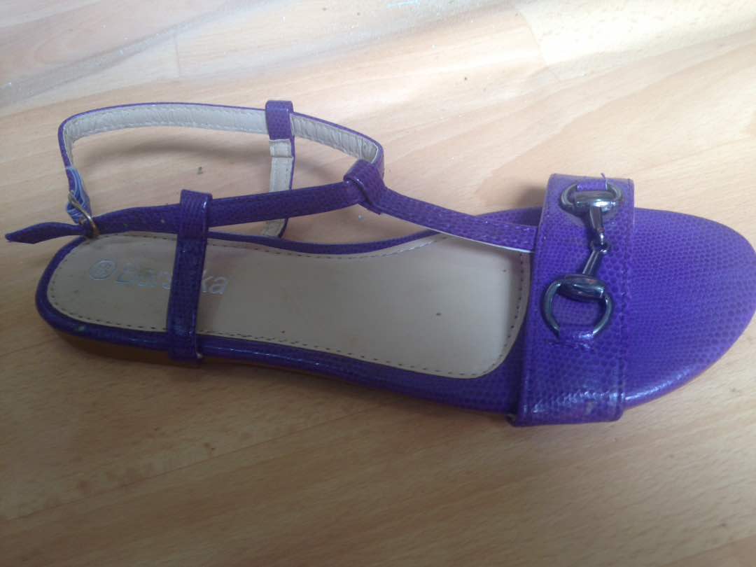 SANDALES ET TAPETTE POUR FEMMES SANDALES ET TAPETTE POUR FEMMES