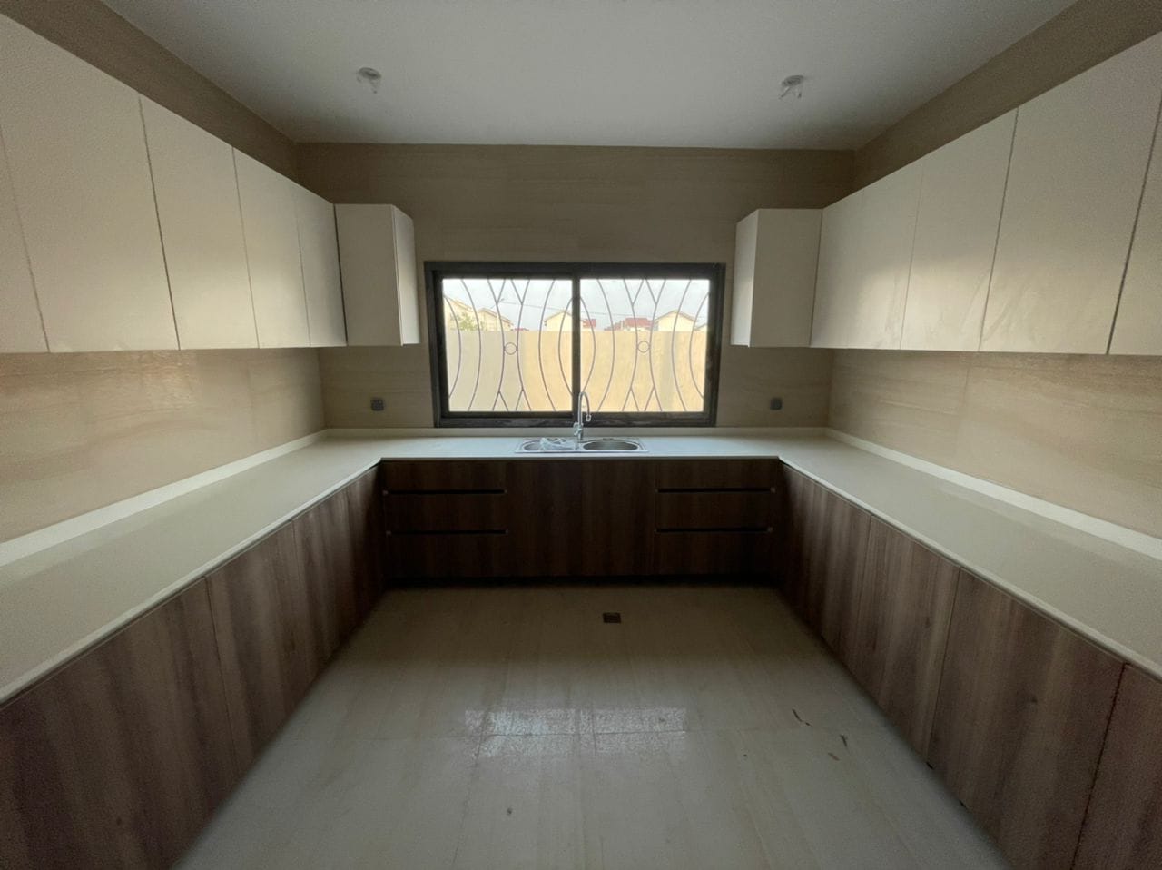 Route de Bassam opération Atlantide III (SIPIM-BATIM vente neuf duplex