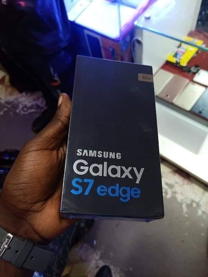 Samsung s7 Edge 32Go neuf Scellé Samsung s7 Edge 32Go neuf Scellé