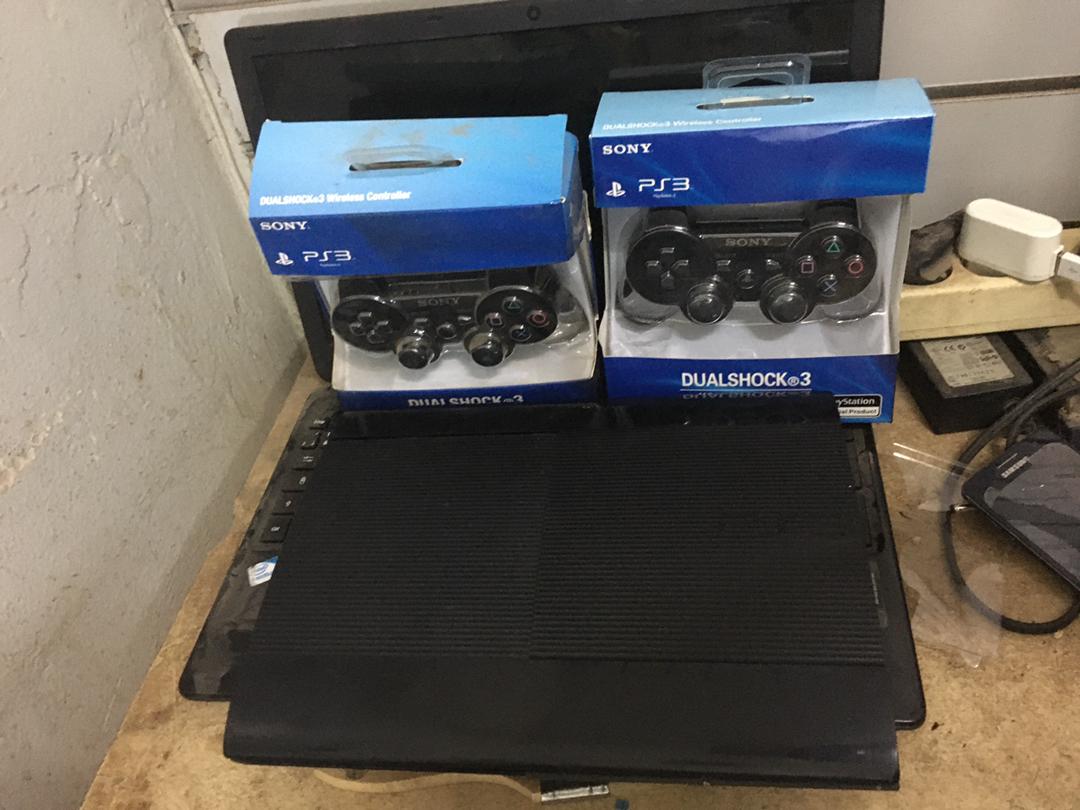 je vente des consoles de jeux et disk externe et eterne je vente des consoles de jeux et disk externe et eterne