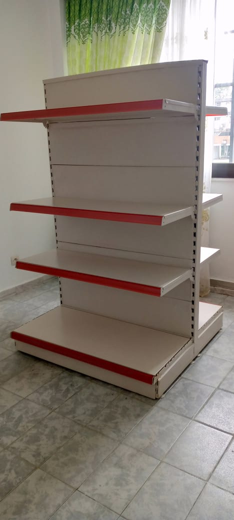 Étagères métalliques