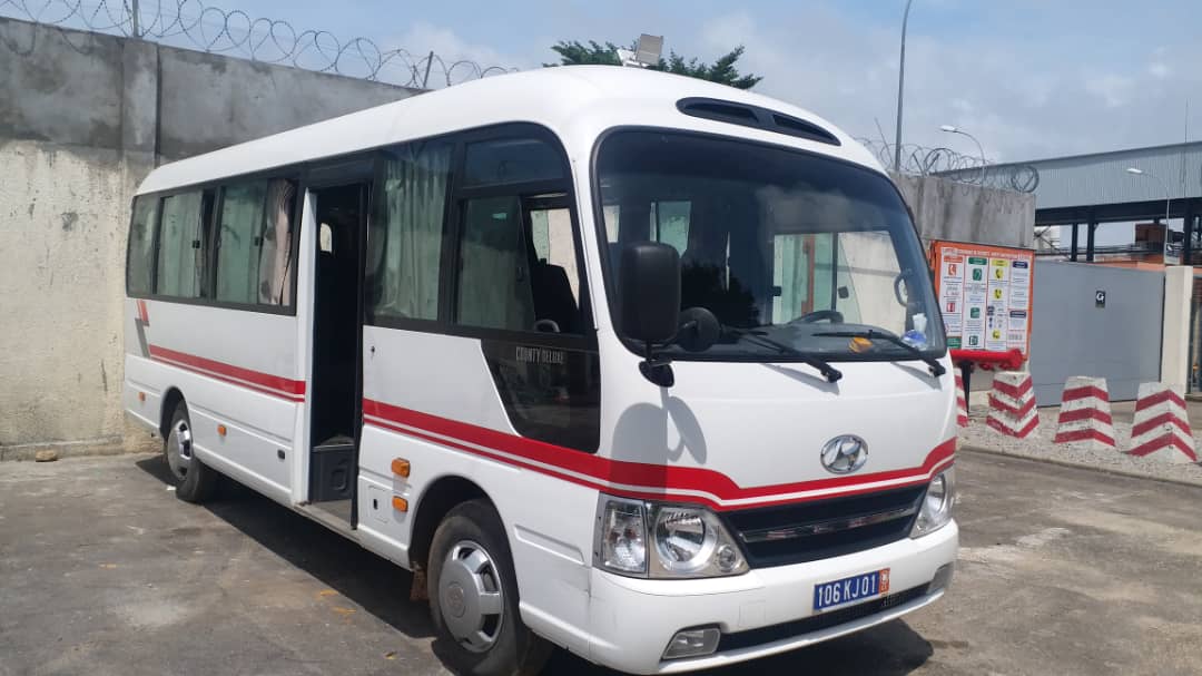 LOCATION D'AUTOCARS, MINIBUS, VEHICULES, CAMIONS ET DIVERS