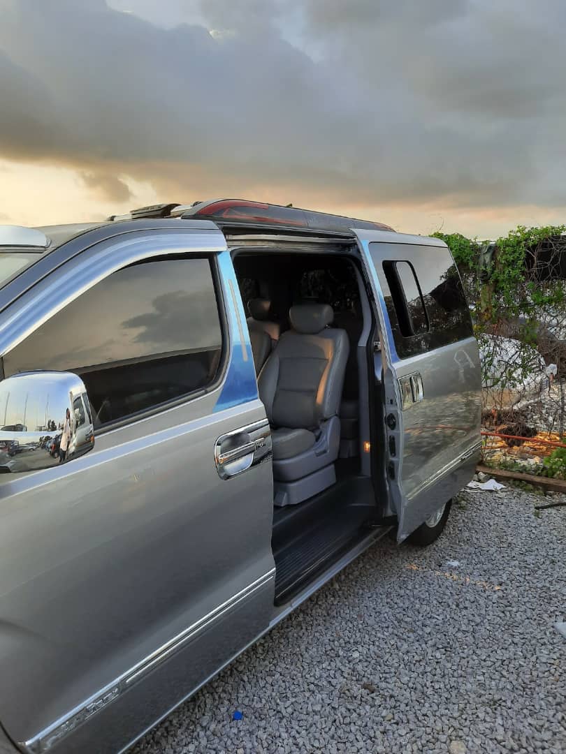 LOCATION DES MINIBUS HYUNDAI H1 DE 12 PLACES