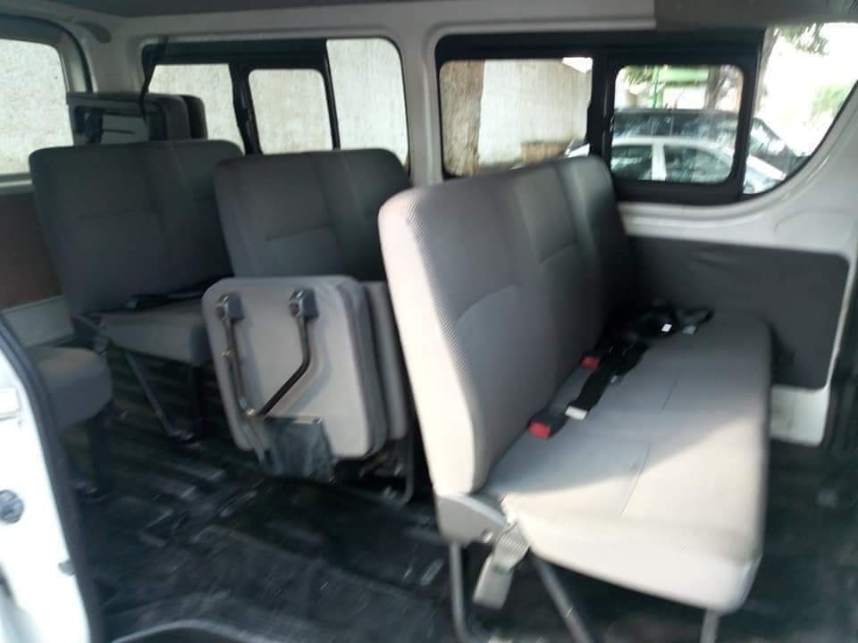 LOCATION DES MINIBUS TOYOTA HIACE DE 15 PLACES LOCATION DES MINIBUS TOYOTA HIACE DE 15 PLACES