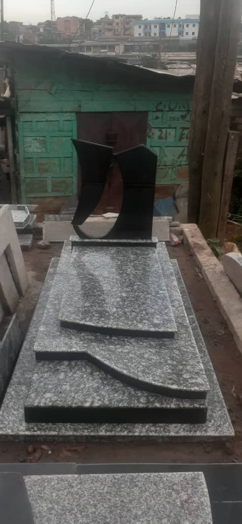 Pierre tombale au cameroun