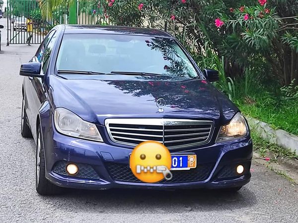 MERCEDES C200 Année 2012