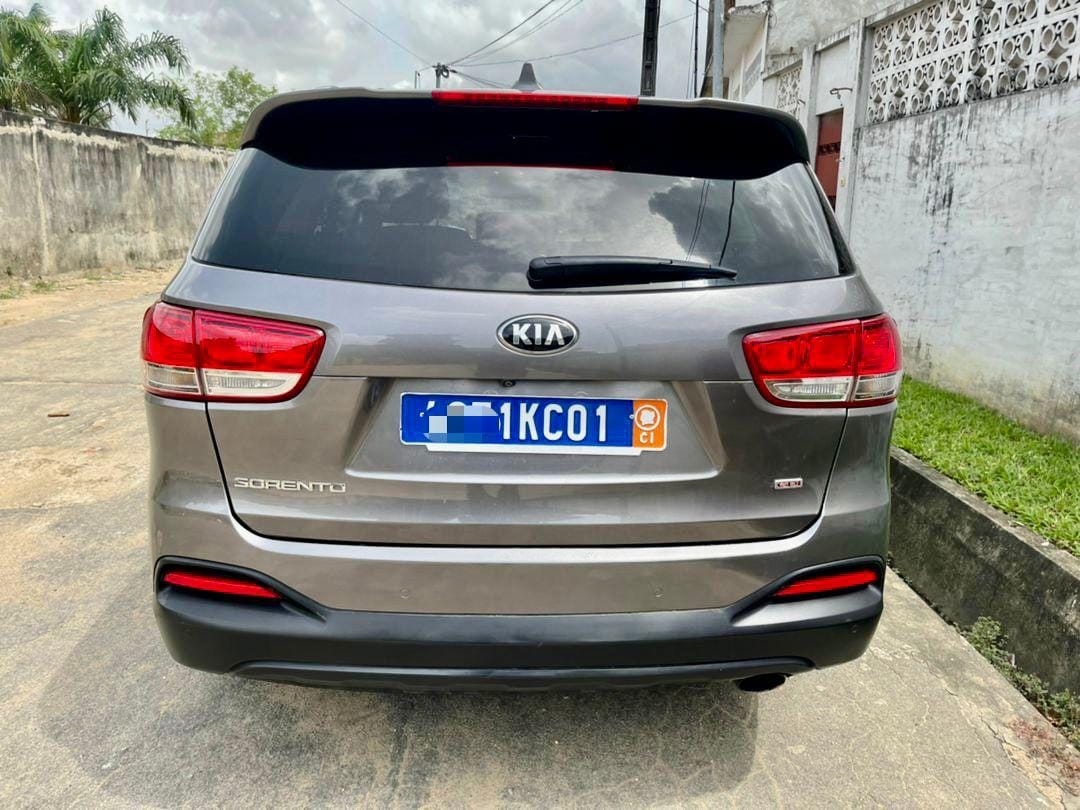 KIA SORENTO 2017 (Quasi-Full options)