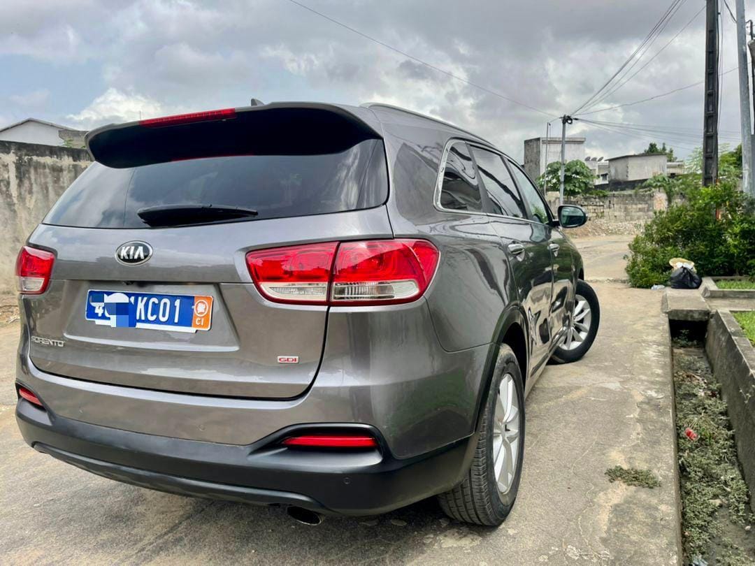 KIA SORENTO 2017 (Quasi-Full options)