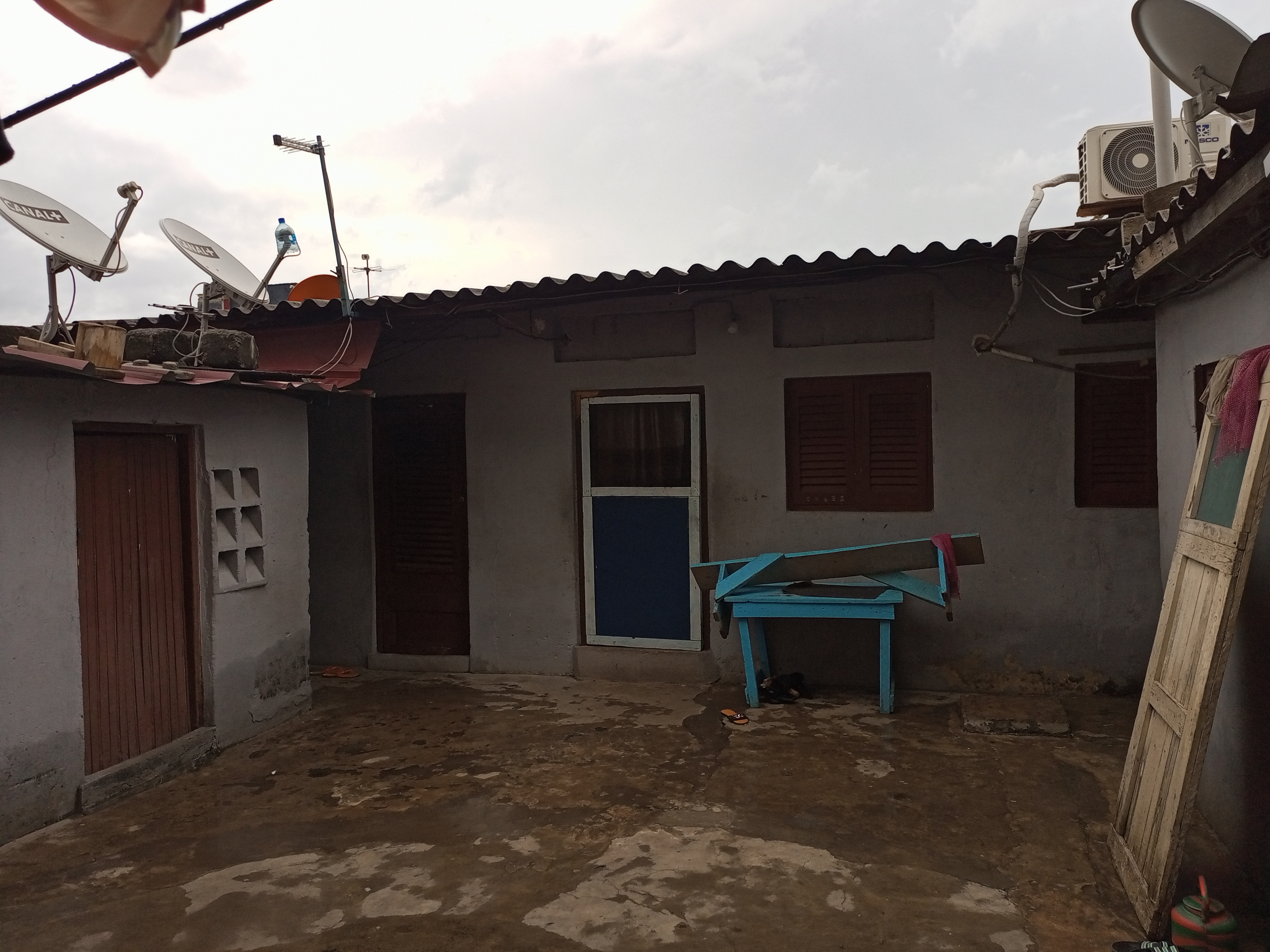 UN IMMEUBLE R+2 CONSTRUIT SUR UNE SUPERFICIE DE 250M² EN VENTE A KOUMASSI