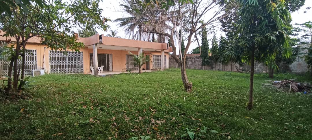 Villa basse 5 pièces, bâti sur 1000m2, jardin, garage en vente Riviera 3 hibiscus Villa basse 5 pièces, bâti sur 1000m2, jardin, garage en vente Riviera 3 hibiscus