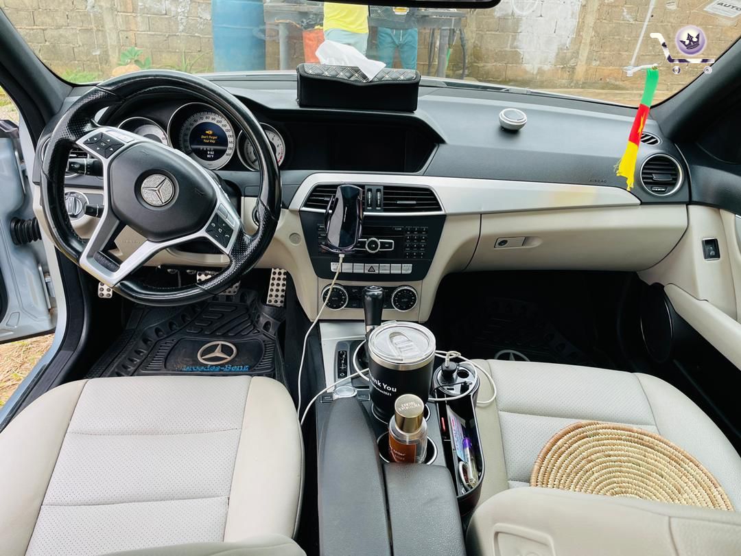 MERCEDES BENZ C300 2012