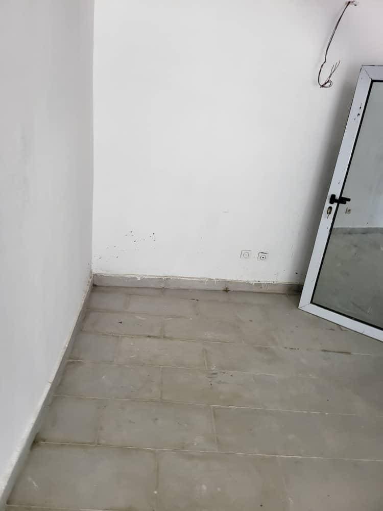 Location des bureaux et des magasins a la riviera 2