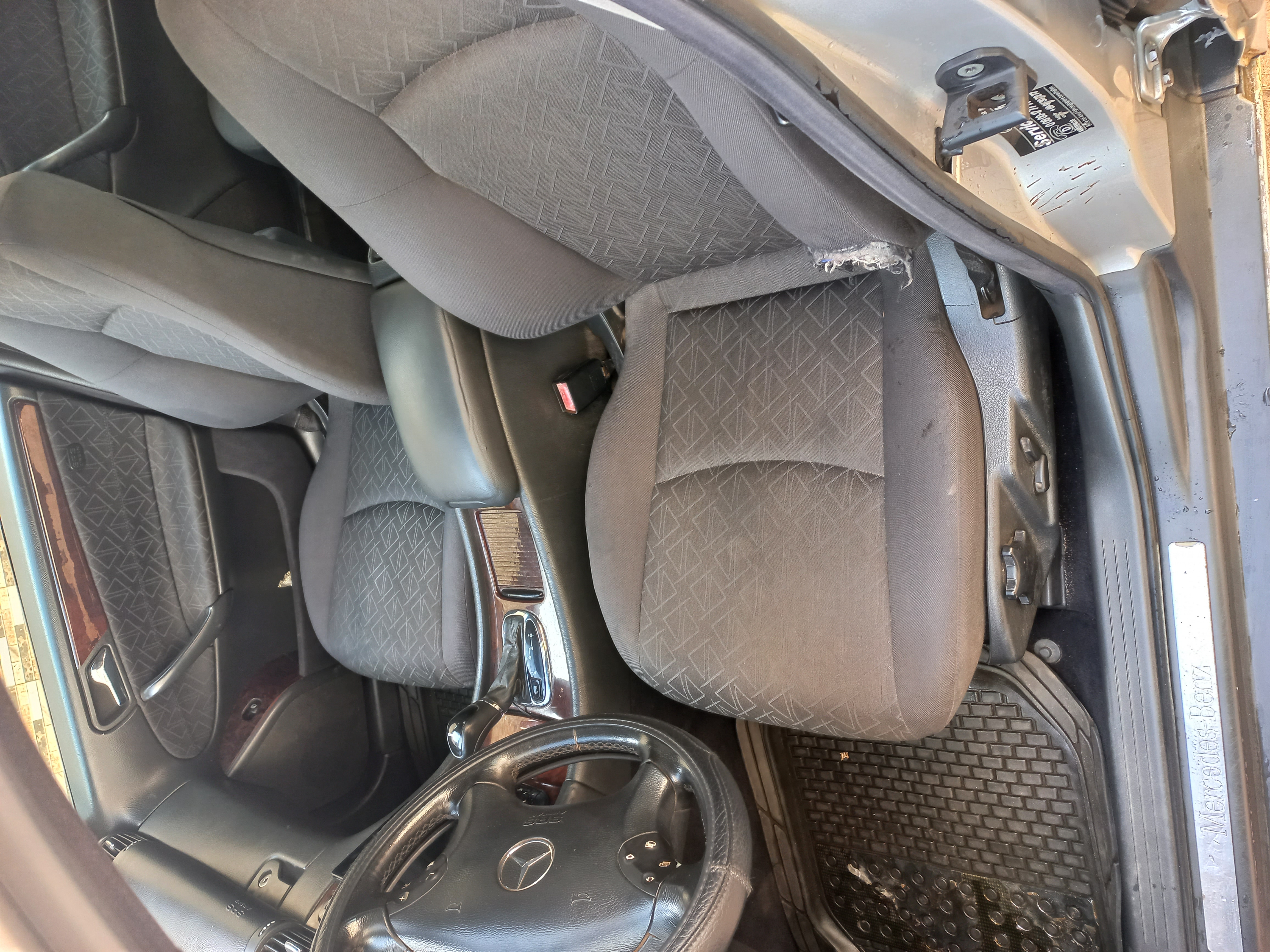 Location de véhicules avec ou sans chauffeur disponible Location de véhicules avec ou sans chauffeur disponible