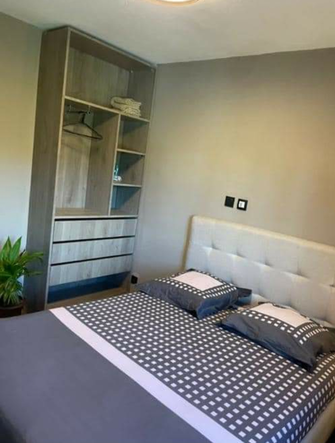 Appartement de 3 pièces en vente à cocody danga avec les meubles