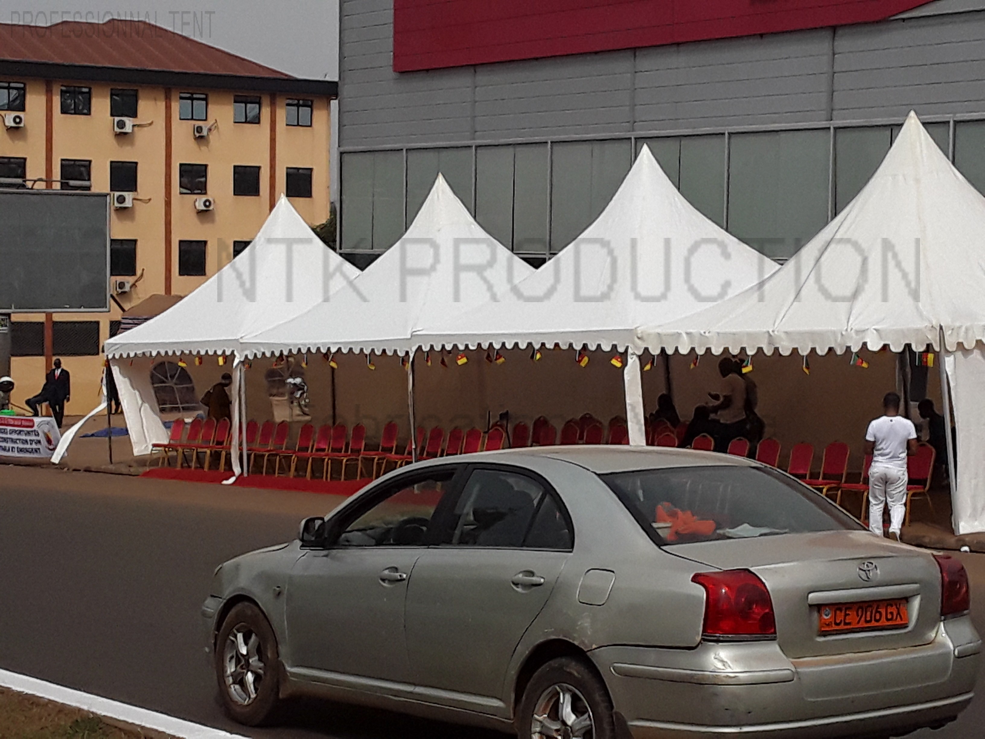 fabrication de toute sorte de tentes et chapiteaux