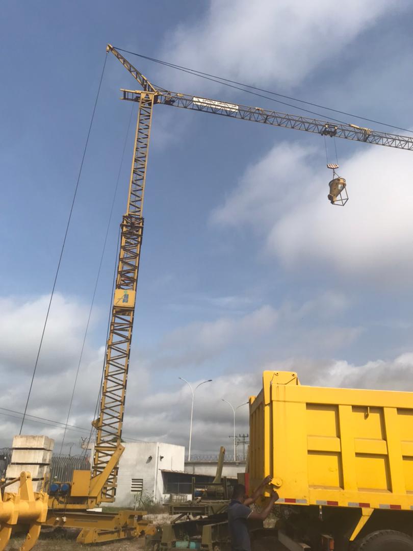 GRUE A TOUR A VENDRE GRUE A TOUR A VENDRE