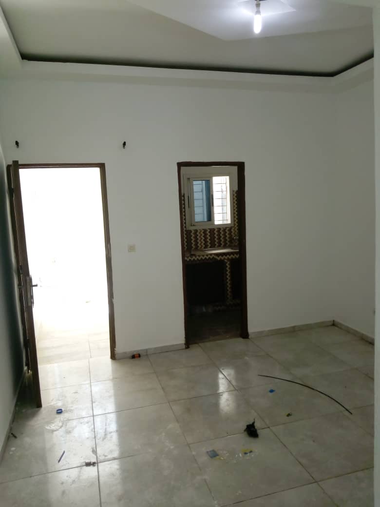 bel appartement de type 2 pièces au rez ,cour arrière et terrasse angre château bel appartement de type 2 pièces au rez ,cour arrière et terrasse angre château