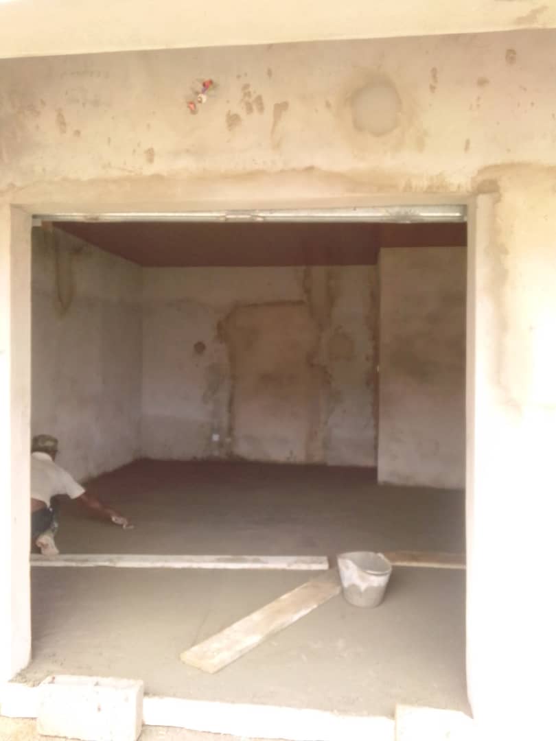 De nouveaux magasins en bordure de voie non loin de la grande voie angre 9ème tranche De nouveaux magasins en bordure de voie non loin de la grande voie angre 9ème tranche