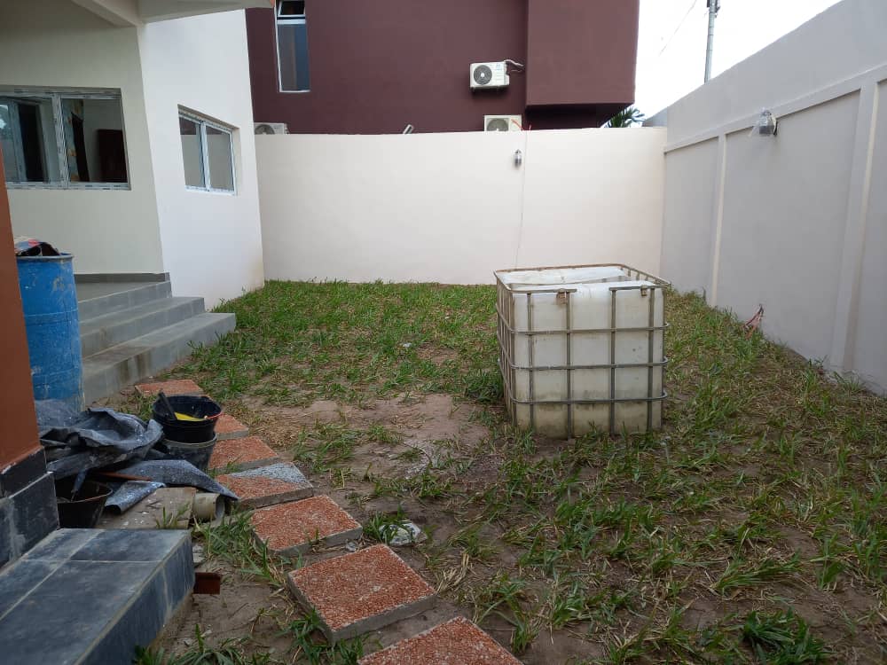 Duplex neuf haut standing 5 pièces + dép, jardin à l'angle de grande voie Angré 7ème tranche Duplex neuf haut standing 5 pièces + dép, jardin à l'angle de grande voie Angré 7ème tranche