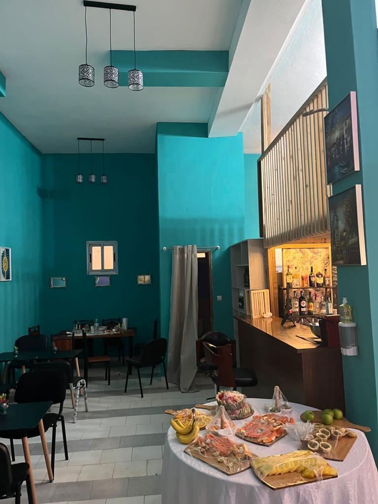 Grand magasin en mezzanine en bordure de voie à céder Riviéra faya Jules verne