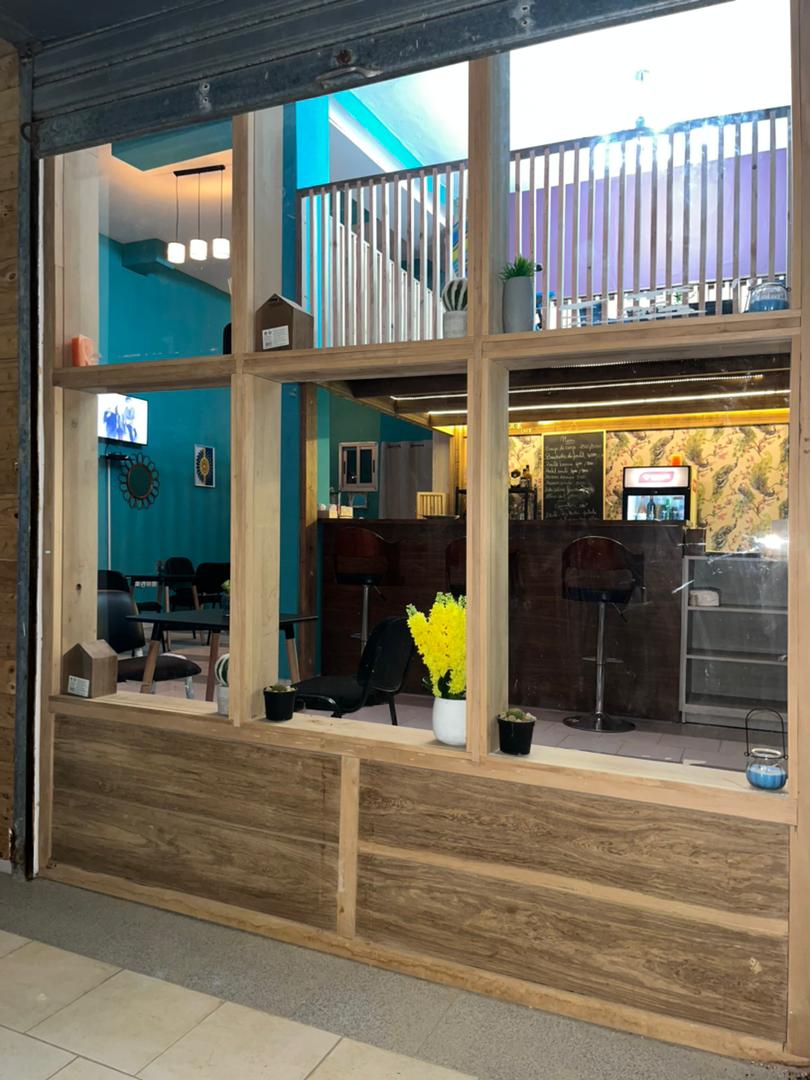 Grand magasin en mezzanine en bordure de voie à céder Riviéra faya Jules verne Grand magasin en mezzanine en bordure de voie à céder Riviéra faya Jules verne