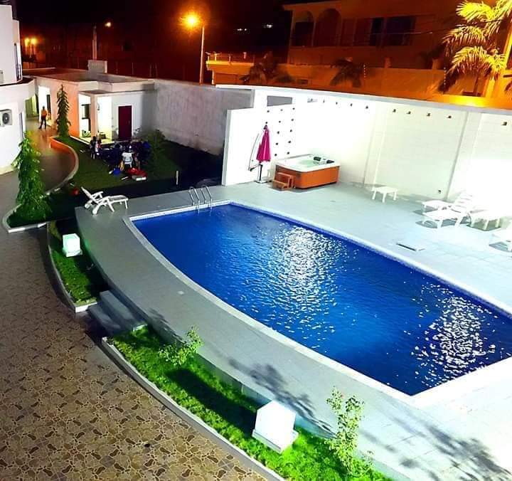 Triplex 20 pièces meublé, piscine, jardin garage en vente Riviera mbadon résidentielle Triplex 20 pièces meublé, piscine, jardin garage en vente Riviera mbadon résidentielle