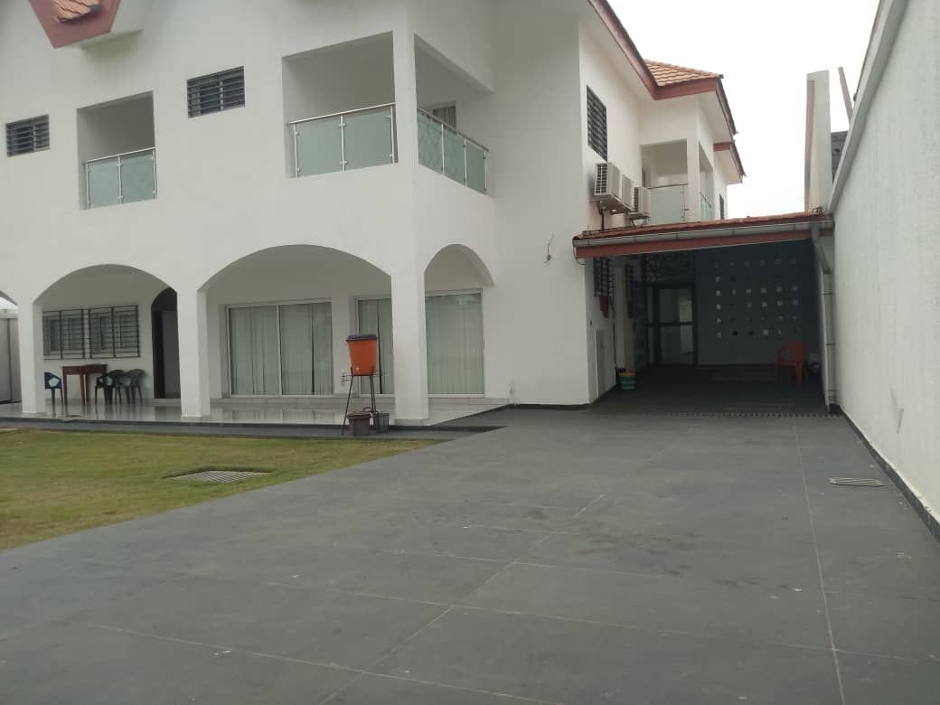 Superbe villa duplex 10 pièces ,jardin, piscine, garage en vente golf vers ambassade Usa