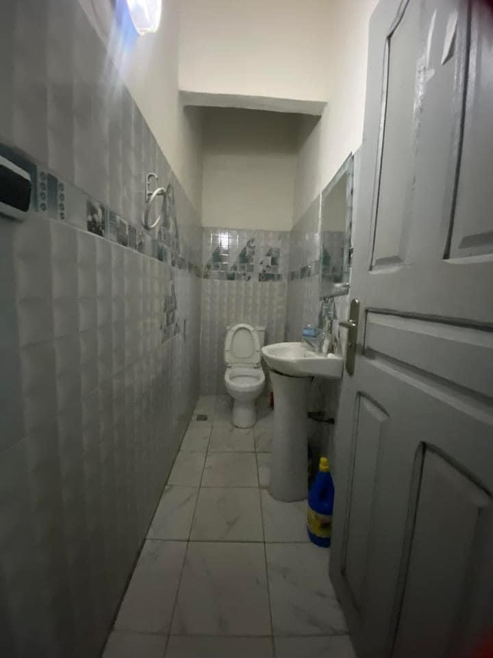 Maquis restaurant à céder avec tout le contenu à Cocody Angre 7ème tranche zone Bluetooth