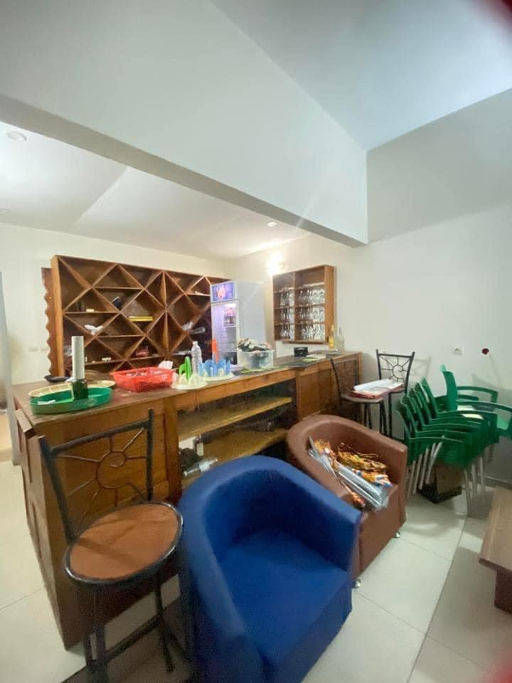 Maquis restaurant à céder avec tout le contenu à Cocody Angre 7ème tranche zone Bluetooth