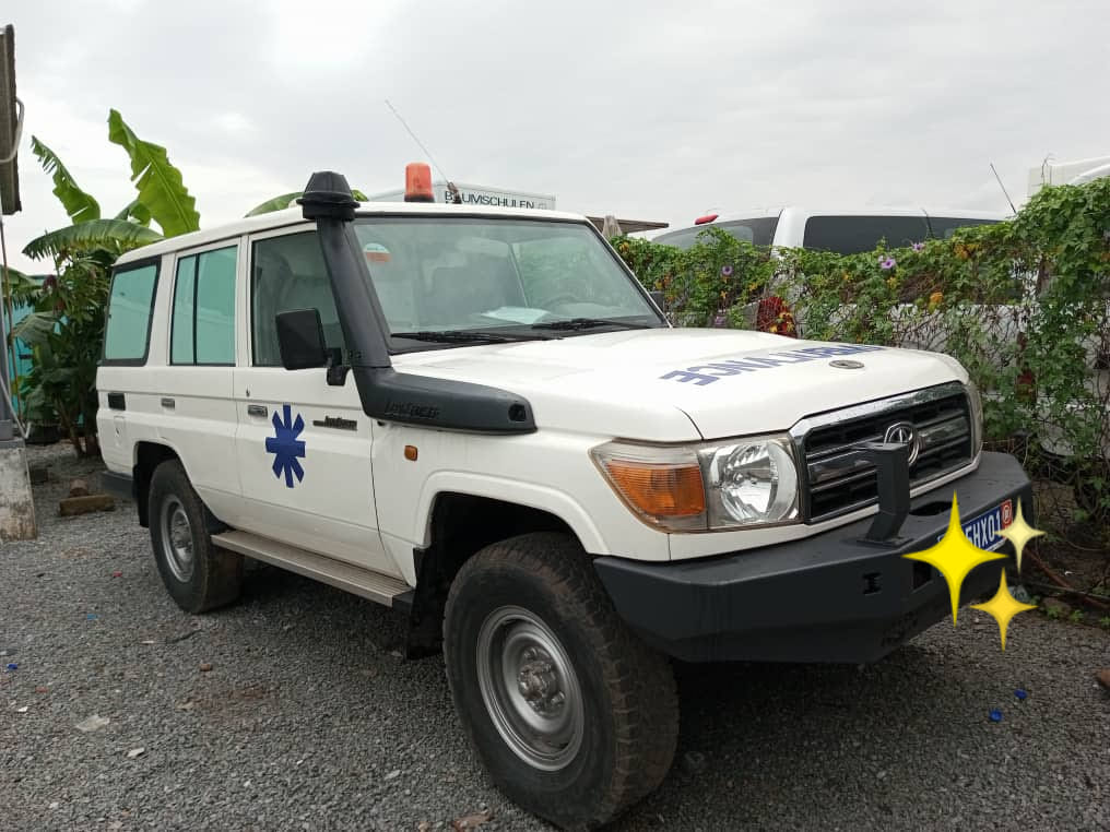 AMBULANCE Toyota Land Cruiser AMBULANCE Toyota Land Cruiser