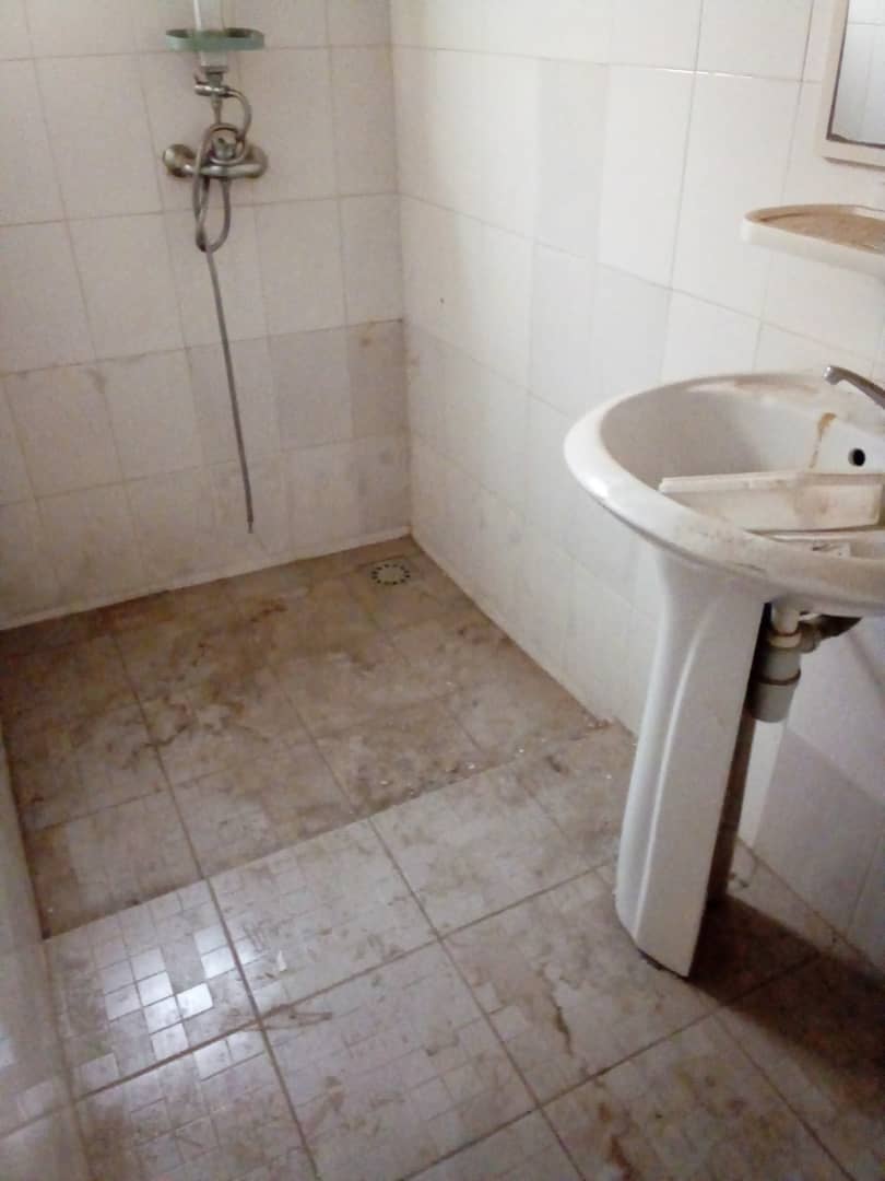 faya cité laurier 9 en bordure de grande voie : villa basse 5 pièces, garage en vente