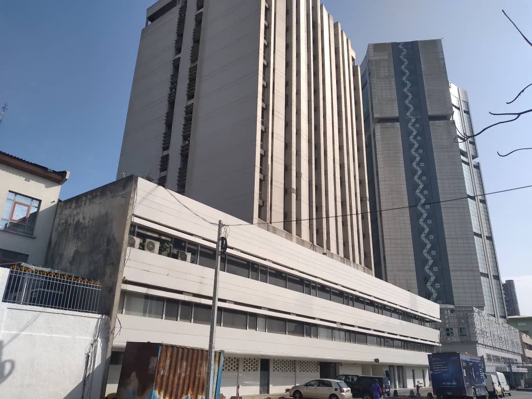 Abidjan plateau : Joli immeuble R+17 sur 2500m2 en vente Plateau rue des banques Abidjan plateau : Joli immeuble R+17 sur 2500m2 en vente Plateau rue des banques
